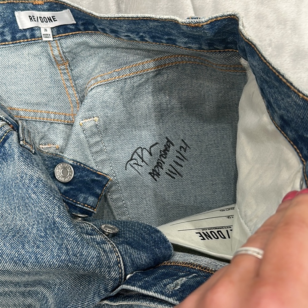EUC Re/Done Distressed High Rise Jean Shorts Size 26 - Picture 6 of 7